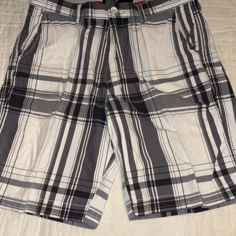 American Eagle Outfitters Men’s Size 32 Gray and White Plaid Shorts